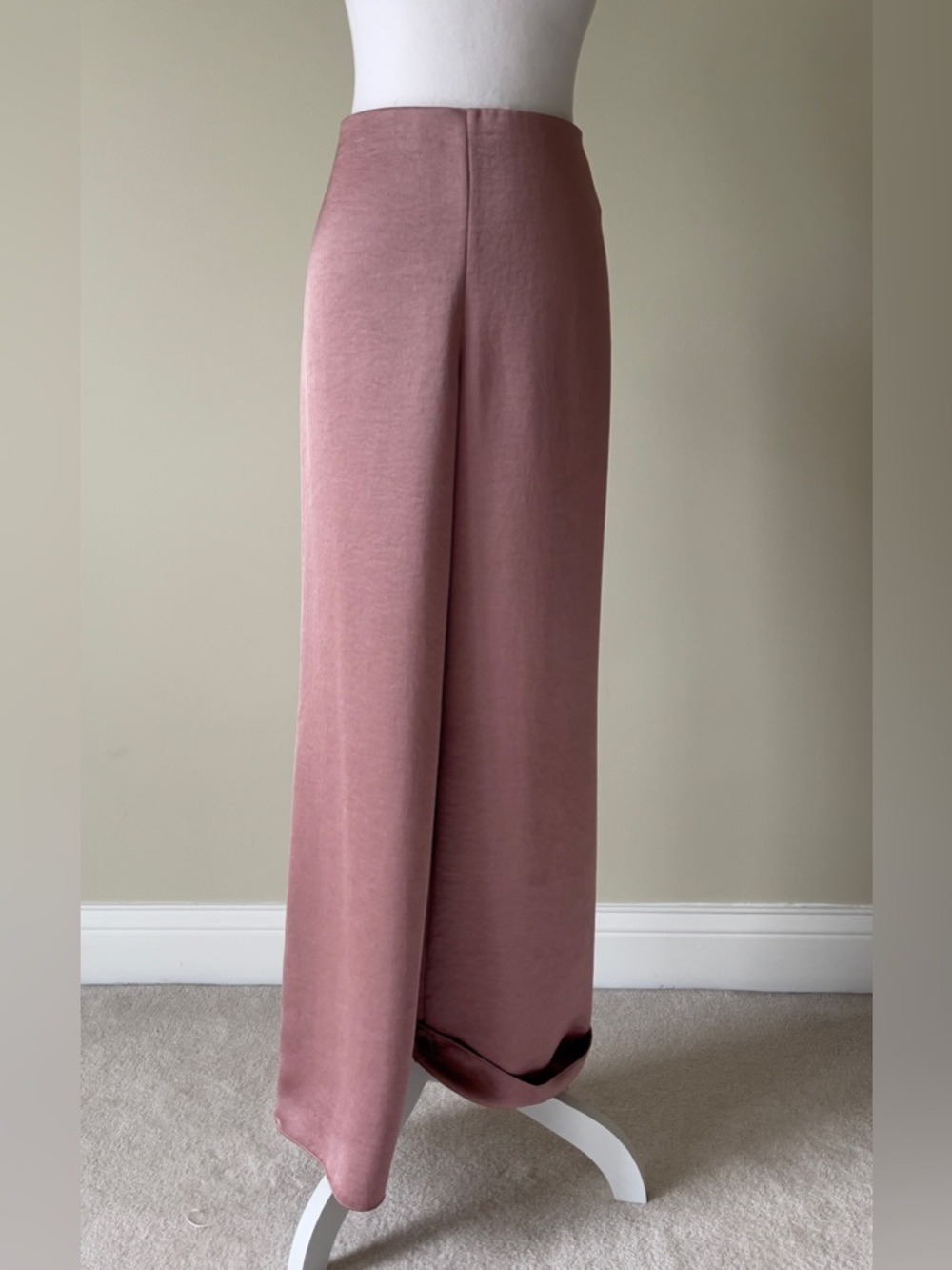 Vince Colette High-Rise Fluid Satin Bias Pant in Rose Jam color EUC Size Large - Picture 5 of 10